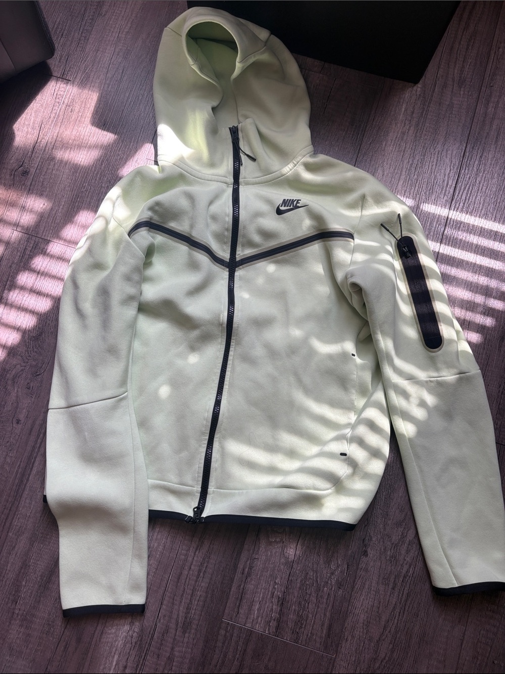 Nike men’s tech fleece Hooded Utility Jacket in Light Green with Black Trim